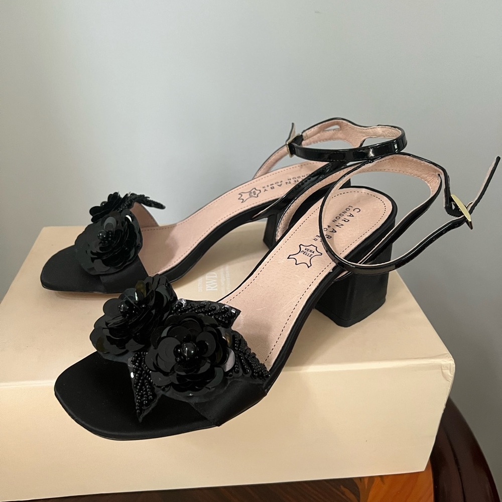 Carnaby London Dressy Black Flower Sandals size 39, New